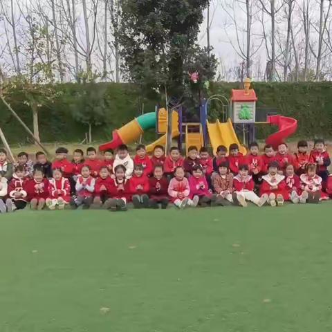 凡思特幼儿园中一班给大家拜年啦