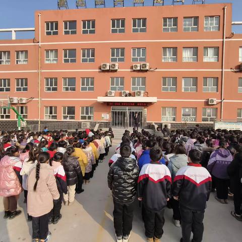 拾金不昧 乐于助人一强庄子学校“拾金不昧好少年”表彰大会