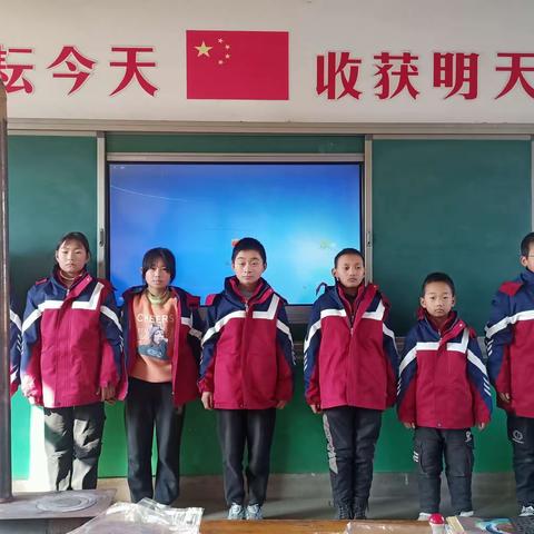 “平凉好人”许建忠送爱心进白新庄小学