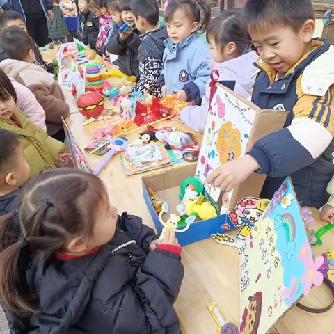 “萌娃迎新年，摆摊当老板”—晨星幼儿园跳蚤市场活动💐