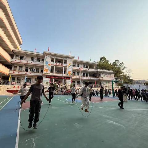 “跃动三尺绳  共筑教育梦”——罗定市龙湾镇中心小学2025年春季教职工跳绳比赛