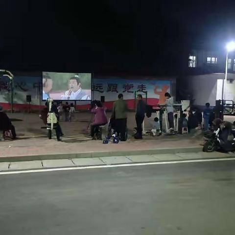 农村公益电影分别走进桑梓店街道大郑村、小郑村