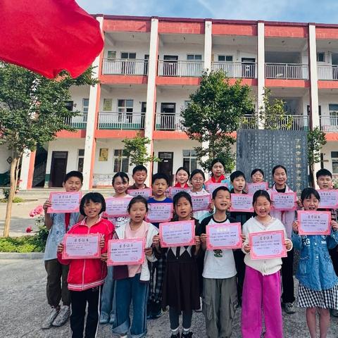下碑寺中壤希望小学“迎五一”朗诵比赛活动纪实