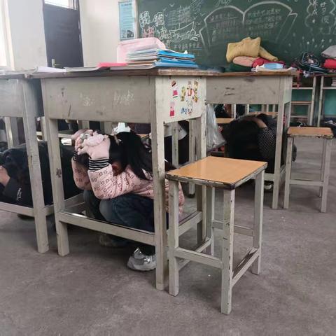 下碑寺中壤希望小学防地震演练活动