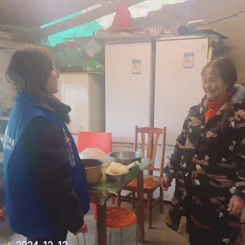 青杠社区冬季防火、防一氧化碳中毒入户宣传