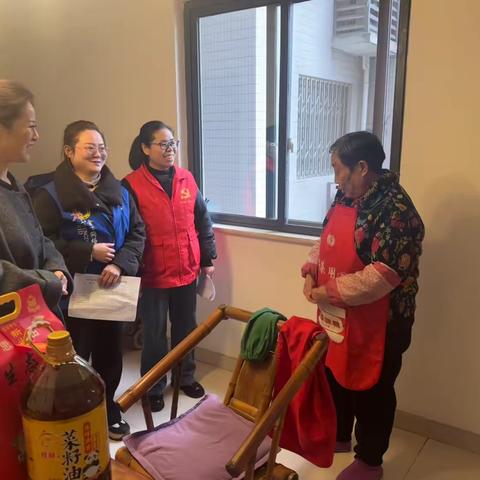 青杠社区“迎春送温暖”走访慰问活动