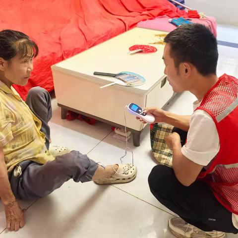 淳风苑社区开展残疾人家庭医生上门服务活动