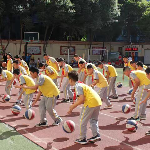 展少年风姿，绘多彩校园     ——乌鲁木齐市第六小学社团展示活动