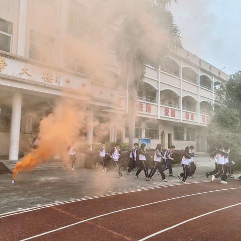 以“演”筑防 以“练”为战——礼阳郑小学开展消防应急疏散演练活动