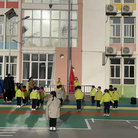 阳光运动伴我行，健康体魄御疾病 —— 中四班主题升旗仪式