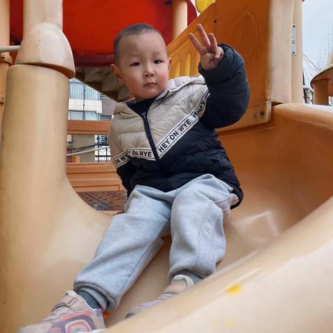 爱贝尔幼儿园庆元旦 迎新年