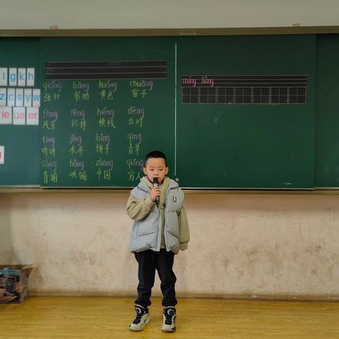 小故事，大世界——记一6班11月课前三分钟的奇妙之旅