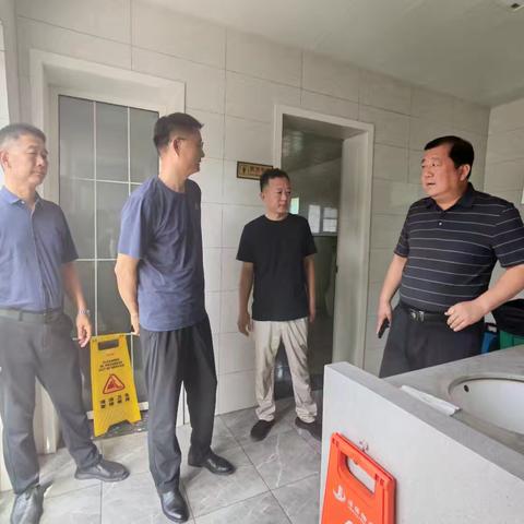 【章丘城管】区城管局环卫中心督导公共卫生间建设改造工作