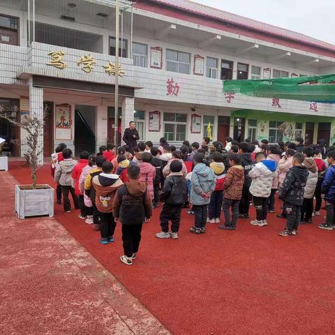 十林镇张坡小学安全教育宣传活动掠影