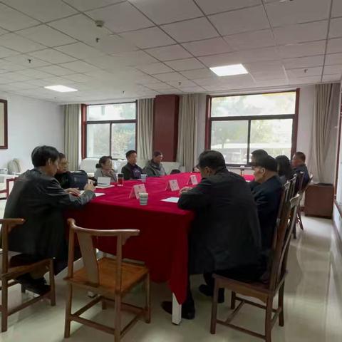 11月8日上午，岱岳区书法家协会主席团工作会议顺利举行