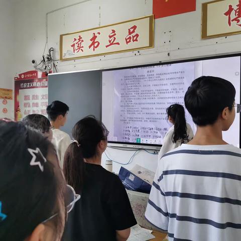 为了预防学生暴力和欺凌事件的发生，增强学生们的安全意识，创建平安和谐的育人氛围。我校开展了“预防欺凌”、“远离暴力"、"健康成长”为主题的安全教育活动。