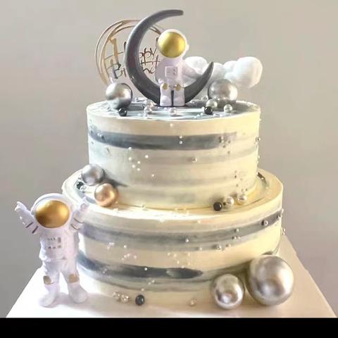 小帅哥双层蛋糕