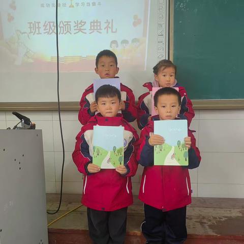 表彰好习惯树榜样 奋进追逐前行再起航 ——莒县夏庄镇石岭小学2024-2025第一学期一年级课堂测试颁奖典礼