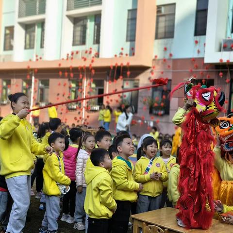 “醒狮弄舞，喜乐纳吉”凤江绿缘幼儿园新年游园活动