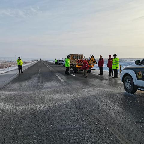 先锋路悦--除雪保通   公路人在行动