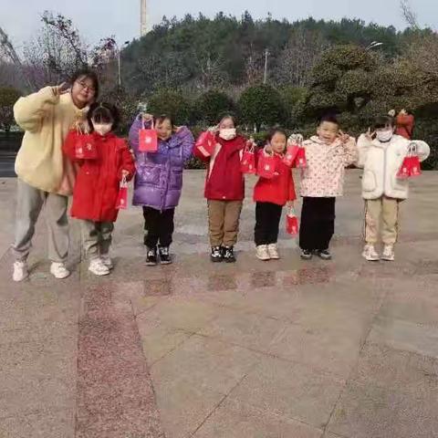 慧凡·锦溪幼儿园方悦琳小朋友《大手拉小手温暖整个冬》 专题分享