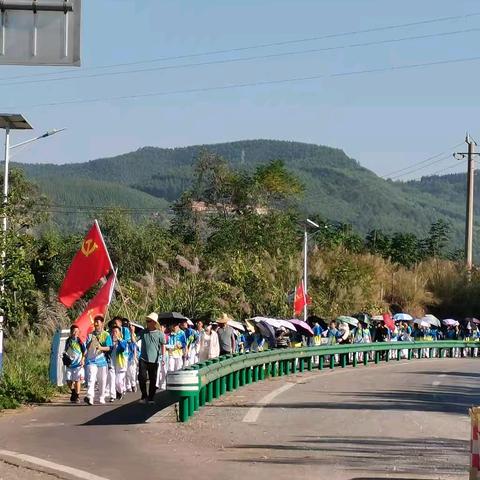 领略融江之美 ﻿感受历史文化 ——柳城县中学初中部开展庆祝建校117周年远足活动