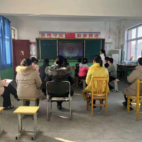 学习课改示范引领，构建深度学习课堂