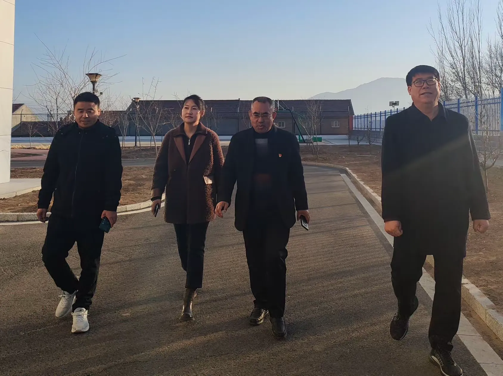 简篇-迎检查,促成长——宣化区赵川小学迎接区教体局领导检查指导工作