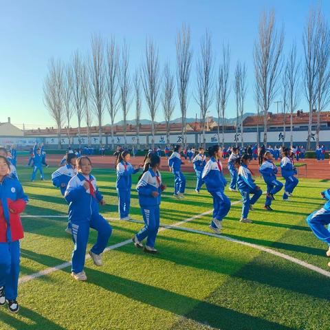 放飞足球梦，拼搏绿茵场—凉城县第三小学女子足球社团