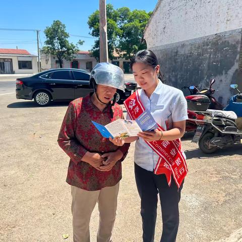 浮山农商银行张庄支行开展支付服务 助力优化营商环境宣传工作