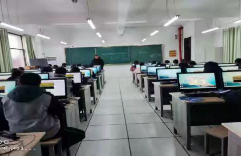 指尖上下舞青春，键盘起落展风采 —七年级信息技术技能比赛