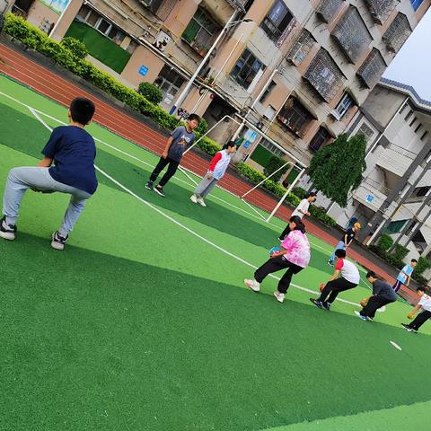参加田径运动锻炼吧！