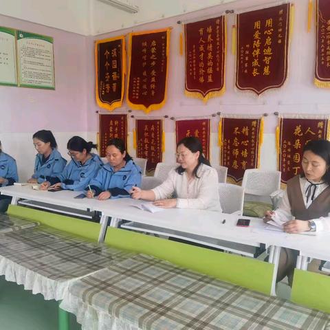 教与研携手 思与行并进 ﻿新安县铁门镇幼儿园 ﻿优质课赛讲活动