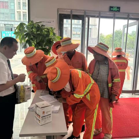 工行工会驿站夏日送清凉，致敬城市守护者