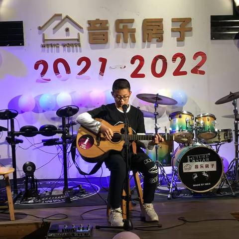 陶冶情操——弹吉他🎸🎸🎸一次比一次有进步👍👍🌹🌹