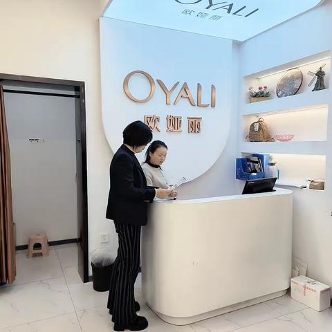 中国银行沅江支行营业部开展“ 举国欢庆享金秋，消费安心乐无忧 ”消保主题活动