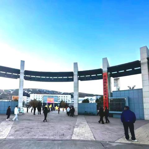 同心共育启未来，静待花开谱新篇——新源二中高一年级家长会温情纪实