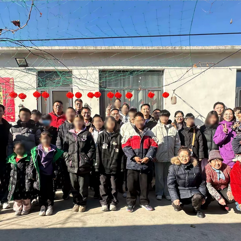 【平阴县团队】 温情相伴 共享团圆饭 	——锦水街道团队与孩子们共吃团圆饭，同享家的温暖
