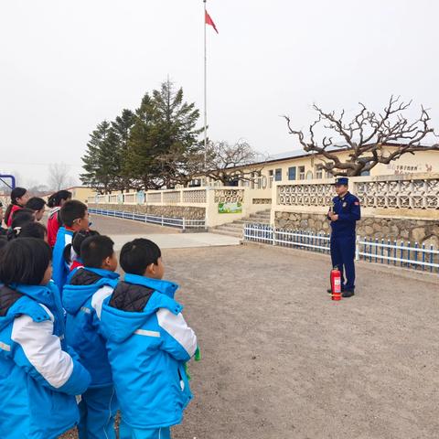 筑牢校园安全防线 消防体验护航成长——慕义寨小学消防演练与装备体验活动