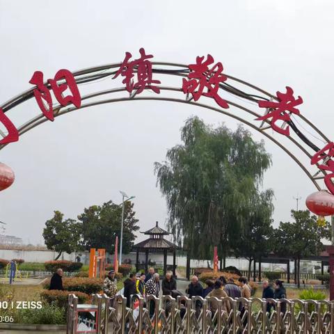 敬老爱老传美德，志愿服务暖人心