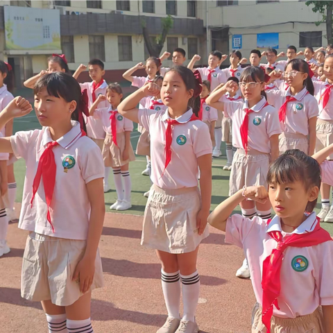 【新优质成长学校·电子城小学】“队旗飘扬跟党走 童心立志向未来”少先队入队仪式