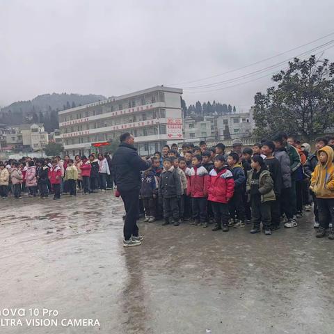 大方县 凤山彝族蒙古族乡凤山小学 住宿生防火应急疏散演练