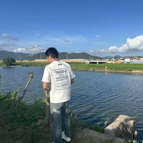 城头镇开展7月份“河长日”巡河护河活动