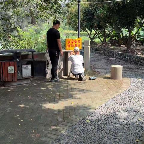 城头镇开展防溺水警示牌安装暨日常河长制巡河工作