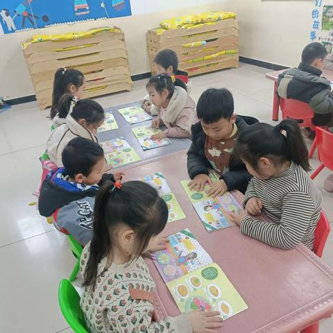 正定县东白庄幼儿园大班超轻黏土手工制作——《多彩饺子》