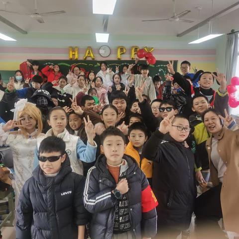 踏歌起舞庆元旦，欢声笑语迎新年——长虹小学六(五)班元旦活动精彩回顾