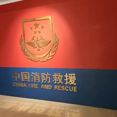 “童”行消防队 致敬“火焰蓝”——灵寿县小东关启蒙幼儿园参观消防队社会实践活动