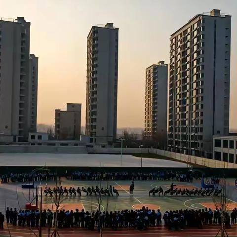 平山县育英中学 校园拔河比赛圆满结束
