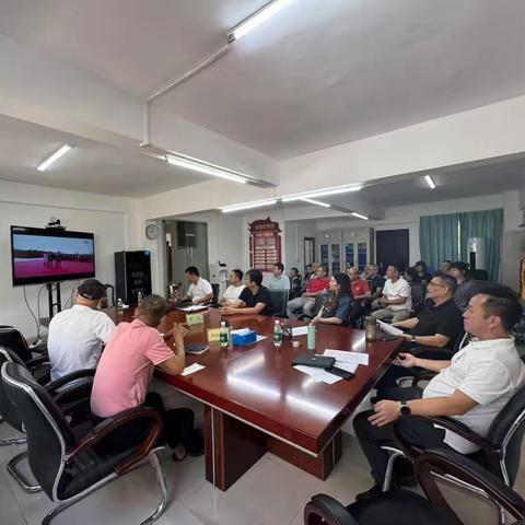 海口市资规局美兰分局党支部组织观看纪念中国人民抗日战争暨世界反法西斯战争胜利80周年阅兵式主题党日活动