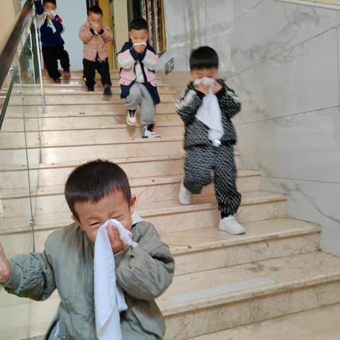 多彩十一月，快乐“美”一天 雅礼幼儿园小二班月总结